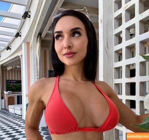 Vanessa Serros photo #0003