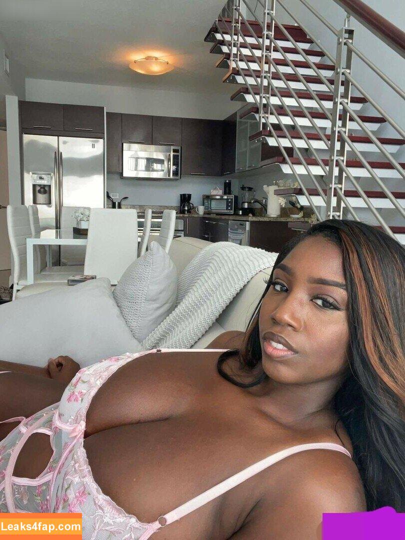 Ellie The Empress / _ellietheempress_ / empresselliee leaked photo photo #0070