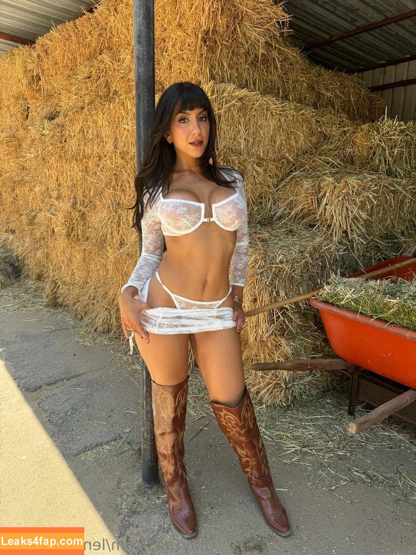 Lena The Plug / LTP / lena.the.mom / lenatheplug leaked photo photo #0002