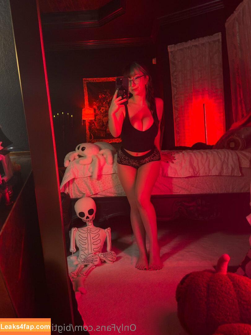 bigtittygothegg / goth__egg leaked photo photo #0077