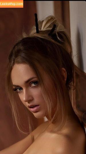 Nienke van Schijndel фото #0010