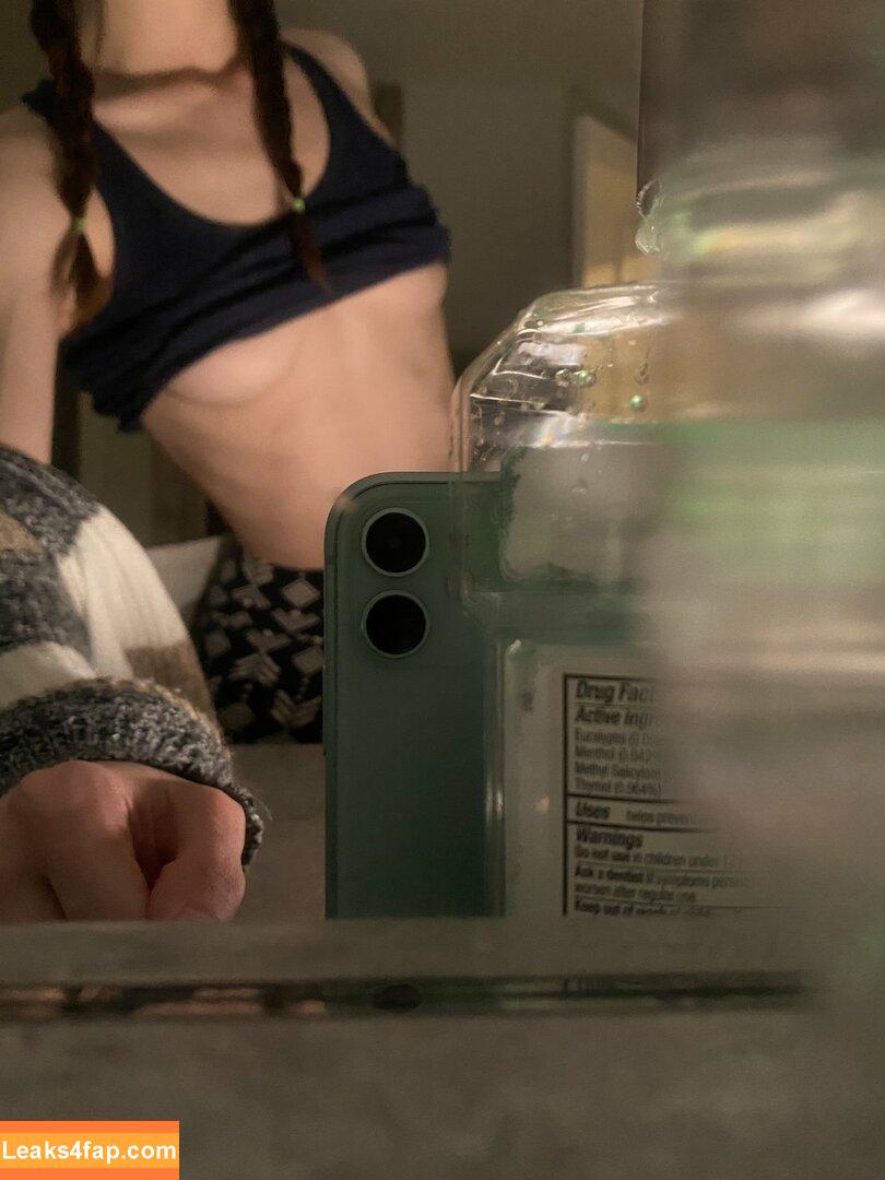 69naughtynova69 / itsnovababy69 leaked photo photo #0005
