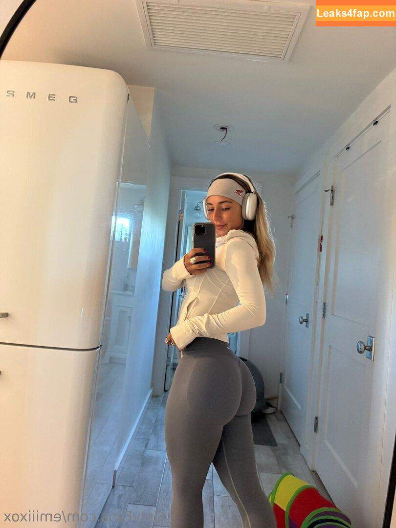 emiiixox / emiiiko.x leaked photo photo #0007
