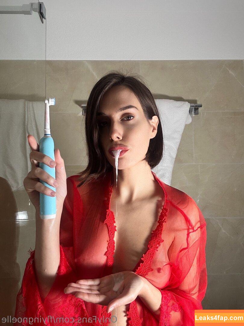 flyingnoelle /  leaked photo photo #0021