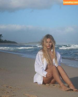 Halia Beamer photo #0286