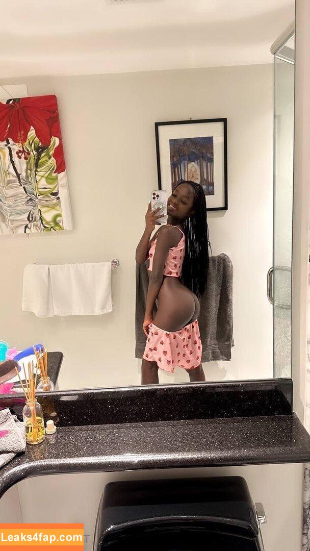 traceycindyxxx / cindy_tracey leaked photo photo #0035