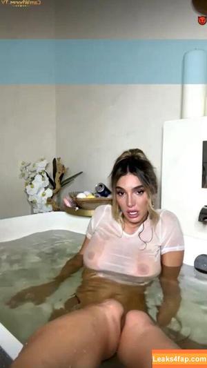 Lyna Perez photo #0001
