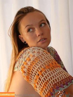 Brawniebee photo #0024