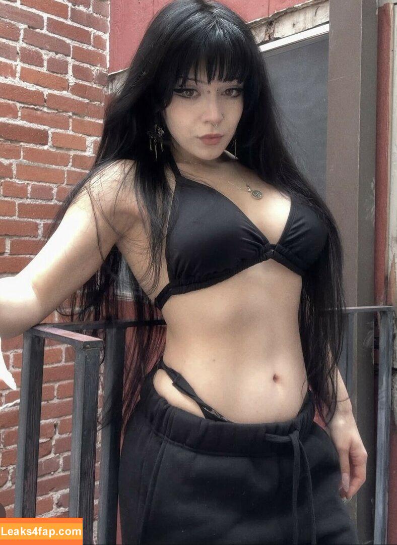 BuffGothMom / xohmygoth leaked photo photo #0003