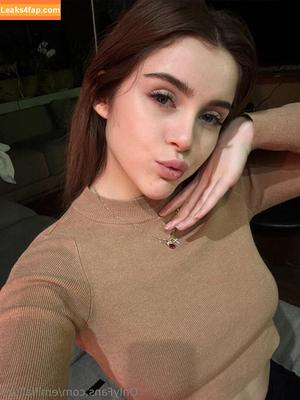 emiliallure photo #0001