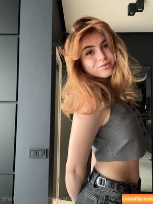 emiliallure photo #0023