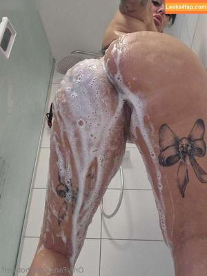 Hotmilfbitch photo #0005