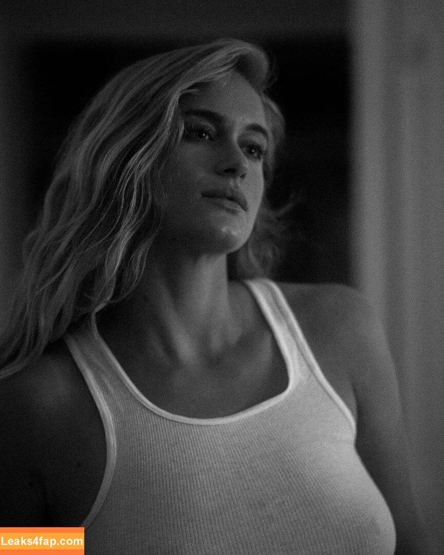 Leven Rambin /  слитое фото фото #0012