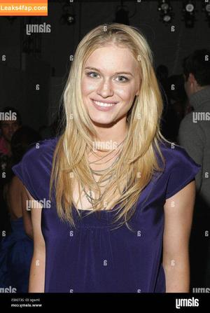 Leven Rambin фото #0011