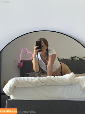 Maja Holf photo #0001