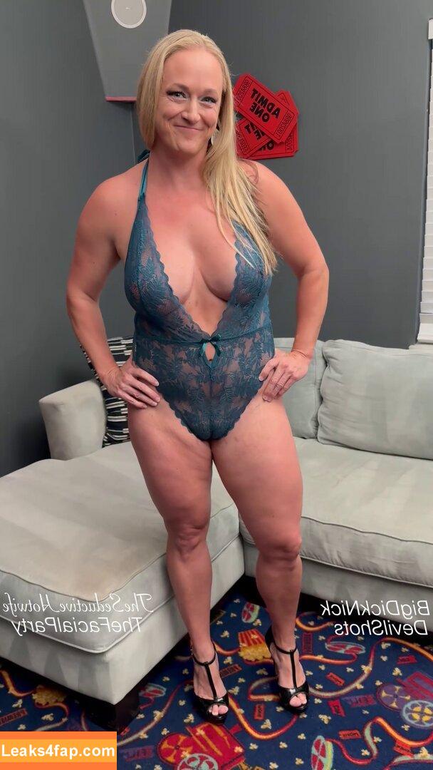 TheSeductiveHotwife / https: / thewolfwife leaked photo photo #0001