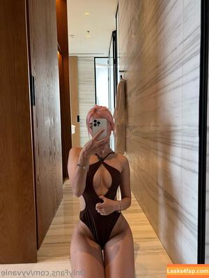 Vyvan Le photo #0025