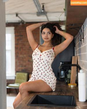 Emily Kaye photo #0016