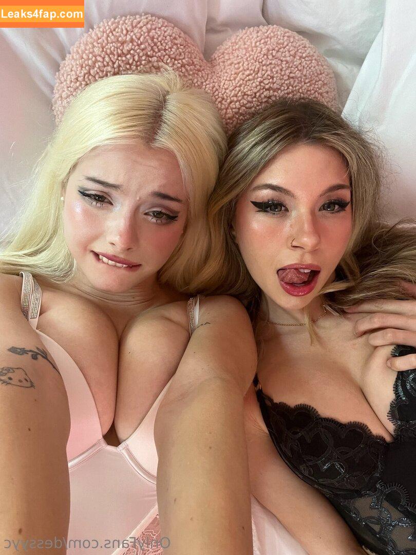 Julia & Lauren Burch /  leaked photo photo #0016