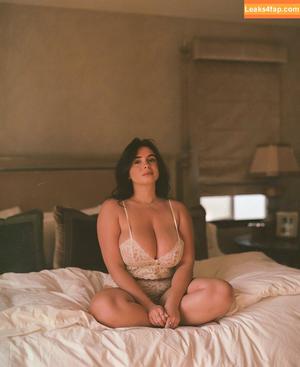 Mila Santos photo #0001