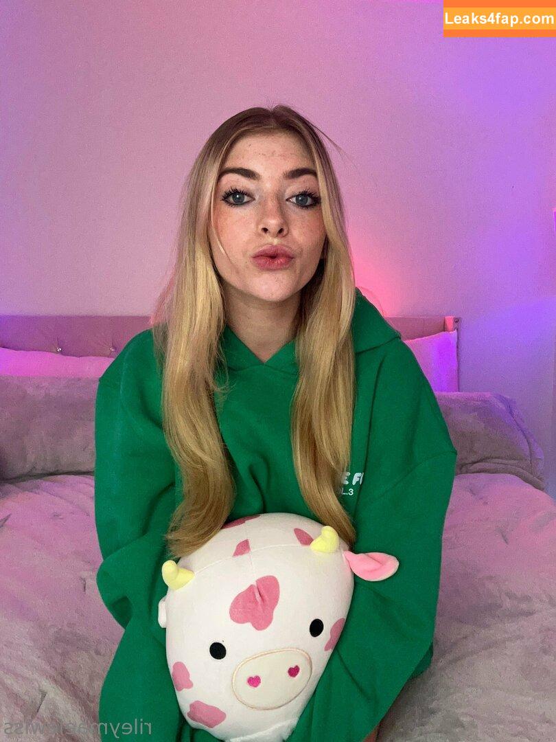 rileymaelewis / rileylewiss_ leaked photo photo #0017