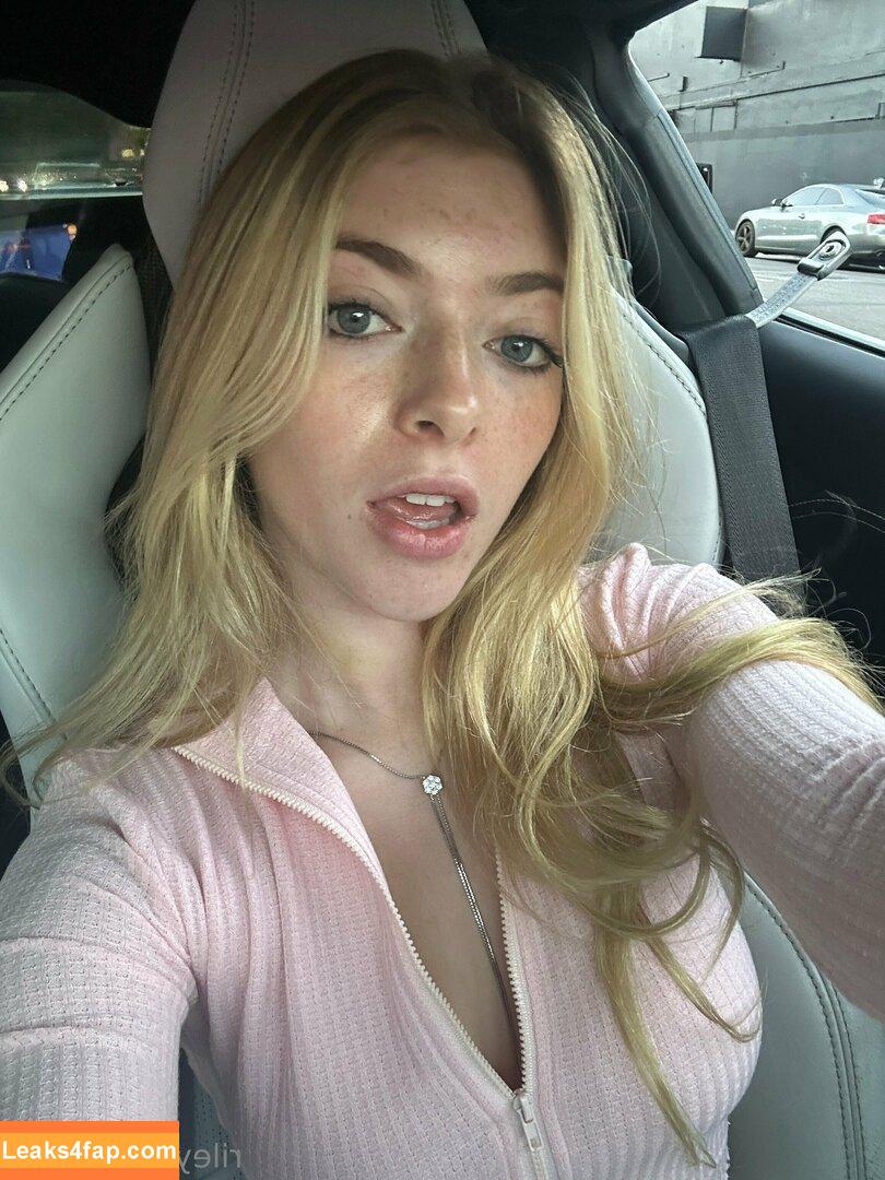 rileymaelewis / rileylewiss_ leaked photo photo #0024