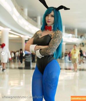 strongwaifu photo #0005