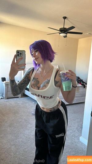 strongwaifu photo #0012