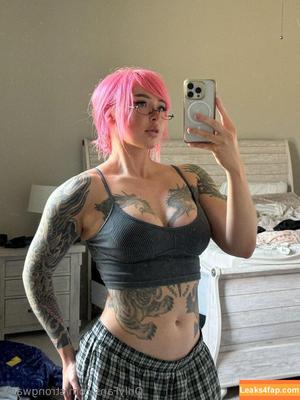 strongwaifu photo #0016