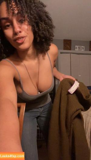 Aaliyeezy photo #0177