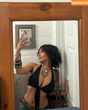 Aaliyeezy photo #0315