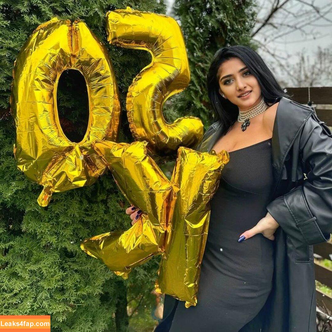 Aanya Advani / aanya_advani / https: / stories leaked photo photo #0002