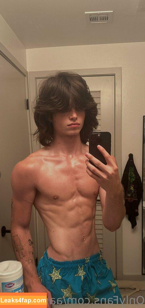 aaroncarson /  leaked photo photo #0003
