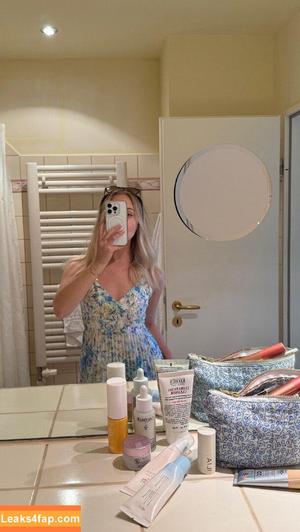 Abby ASMR photo #0001