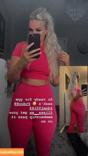 Abigail Holder photo #0005