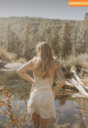 Abigail Martin photo #0276