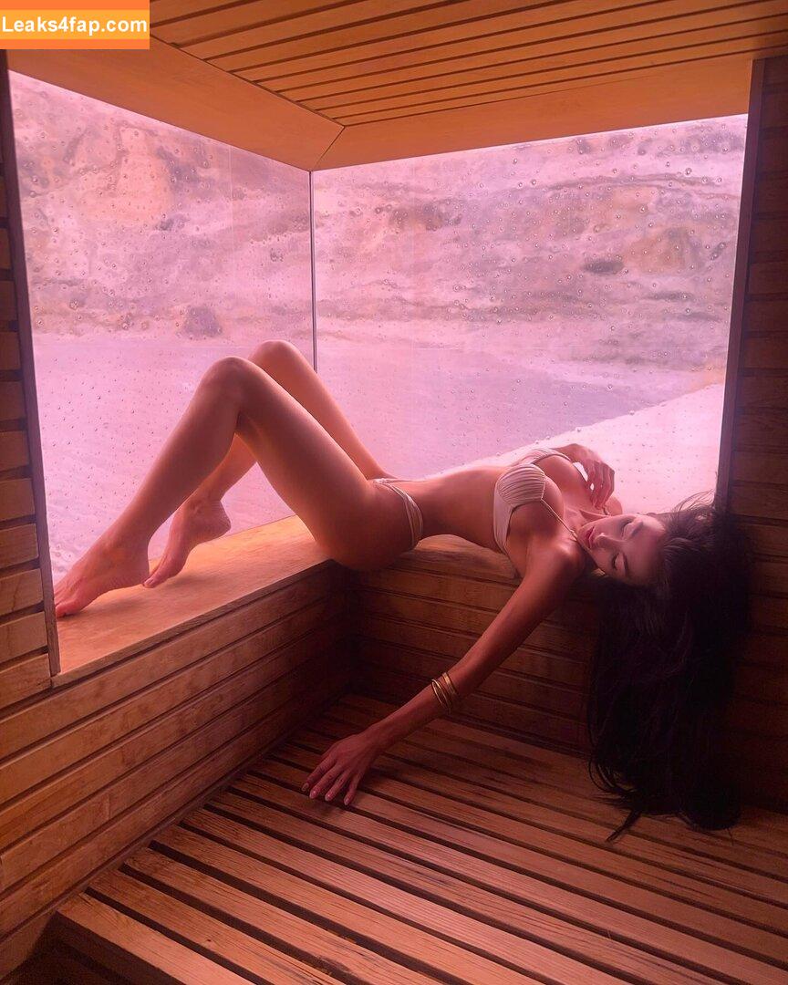 actually_lia / actually_alice / actuallylia leaked photo photo #0022