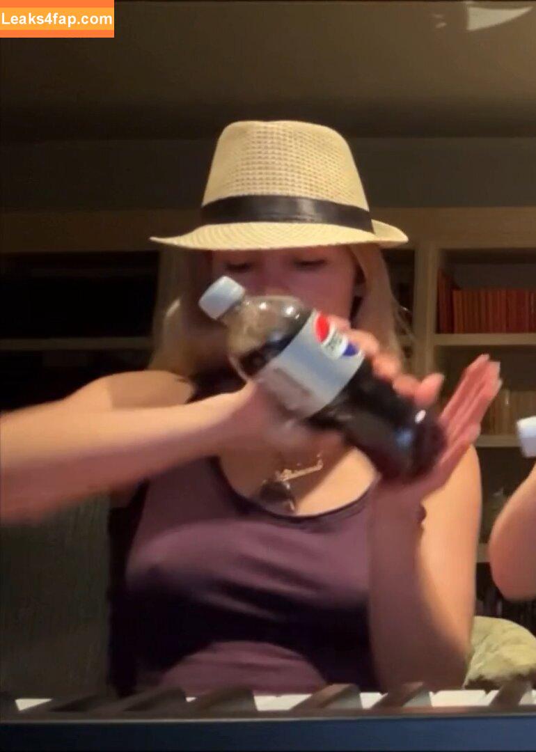 Addison Rae / addie_the_baddie / addisonraee / https: / whoisaddison слитое фото фото #1713