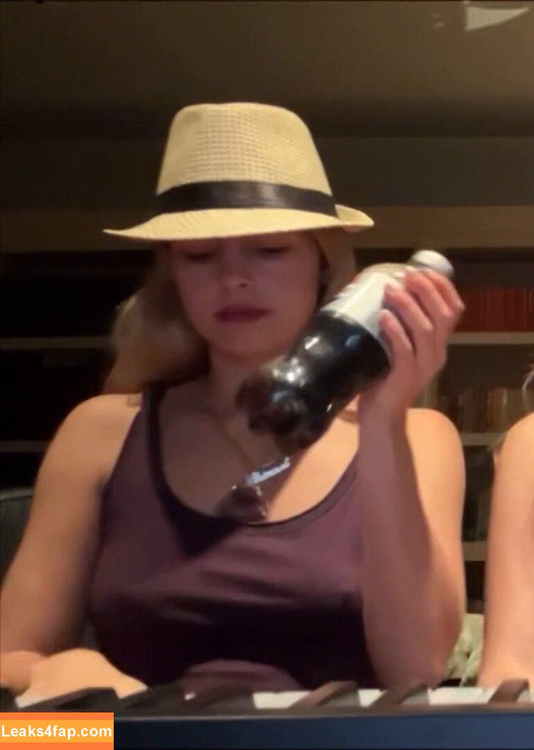 Addison Rae / addie_the_baddie / addisonraee / https: / whoisaddison слитое фото фото #1714