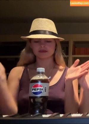 Addison Rae фото #1711