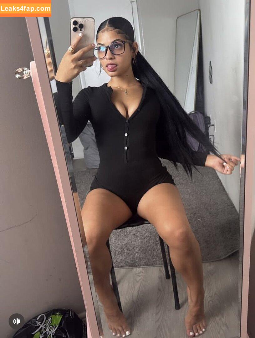 Adela Sanchez / lovedella / urfav.fineshytt leaked photo photo #0002