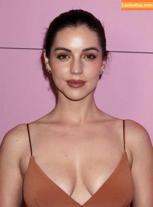 Adelaide Kane photo #0161