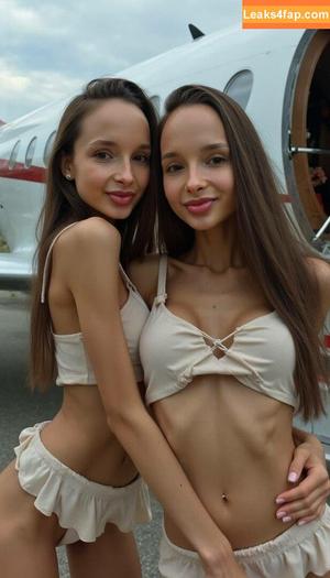 Adelalinka Twins photo #0596