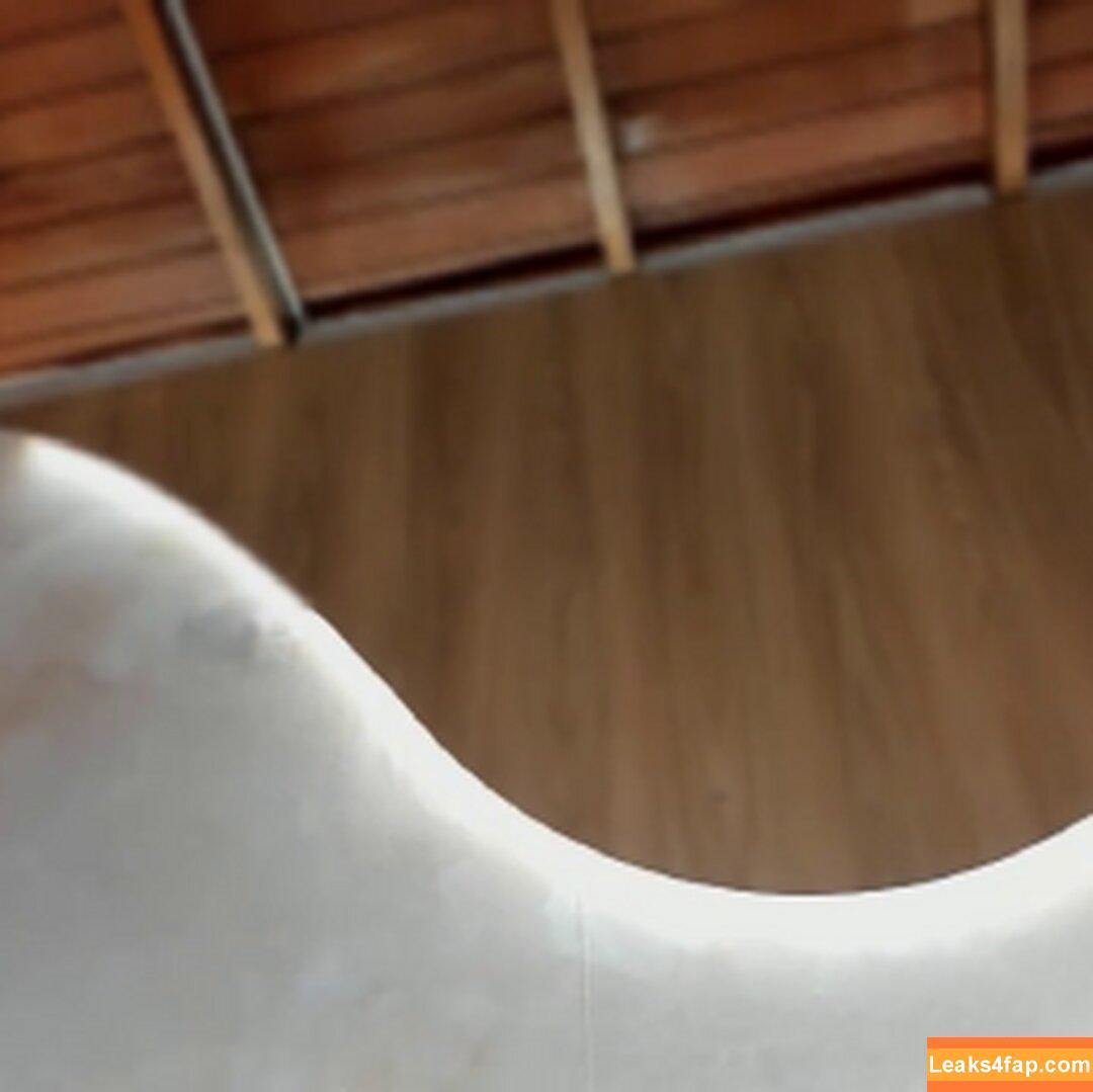 AdelineEvanss leaked photo photo #0009
