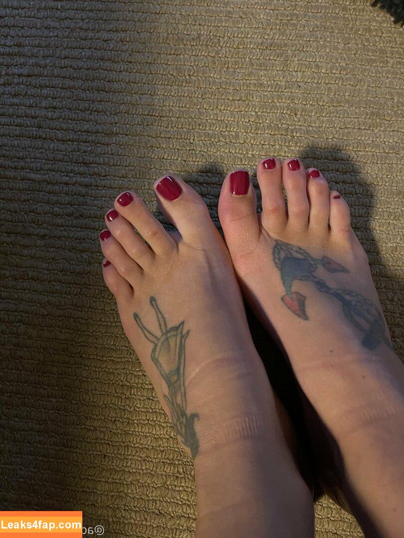adreenacuckoldress /  leaked photo photo #0386