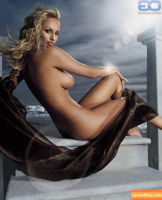 Adriana Karembeu / adrianakarembeusklenarikova leaked photo photo #0055