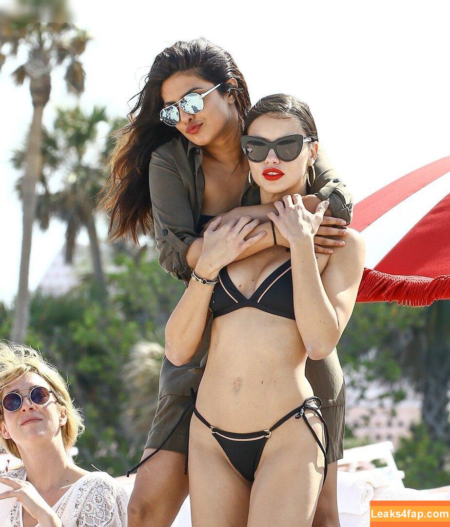 Adriana Lima / AdrianaLima / adrivainilla leaked photo photo #1016