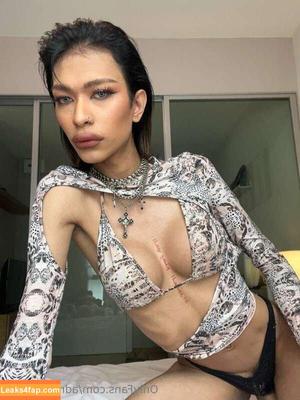 Adriana Panya TS photo #0002