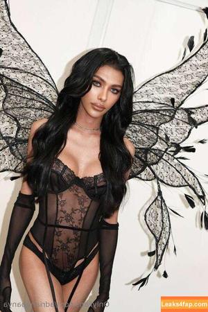 Adriana Panya TS photo #0015
