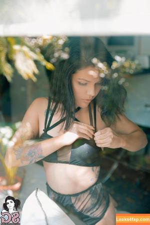 Agatha Suicide photo #0402